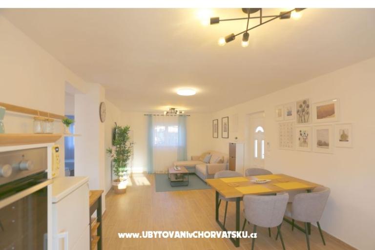 Melia Nin – photo 15