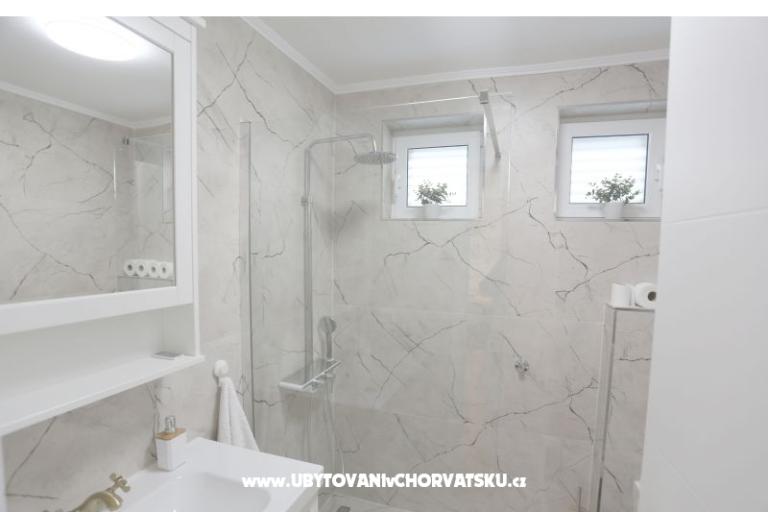 Melia Nin – photo 18