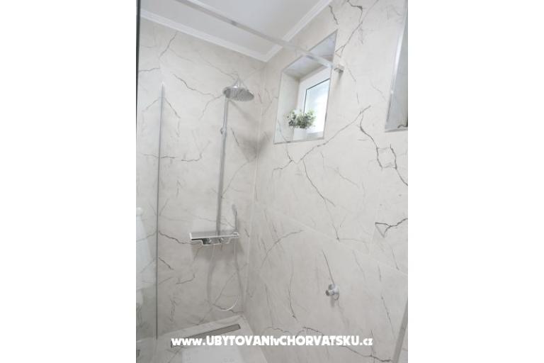 Melia Nin – photo 19