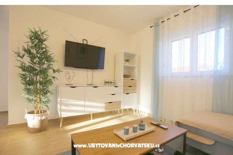 Melia Nin – photo 25