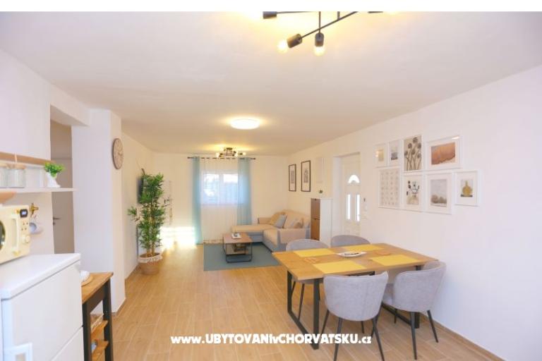 Melia Nin – photo 28