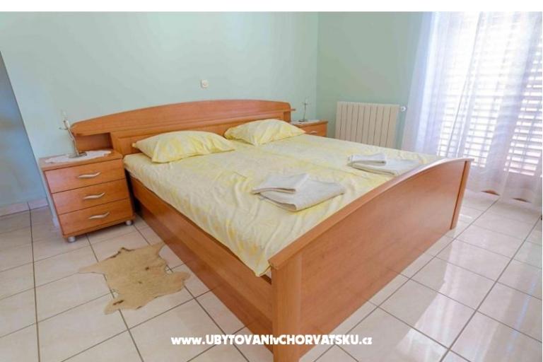 Ariela on the beach – photo 10