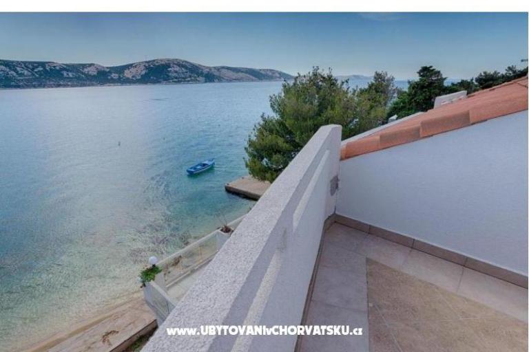 Ariela on the beach – photo 6