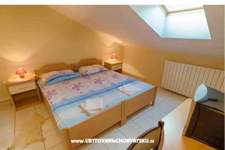 Ariela on the beach – photo 8