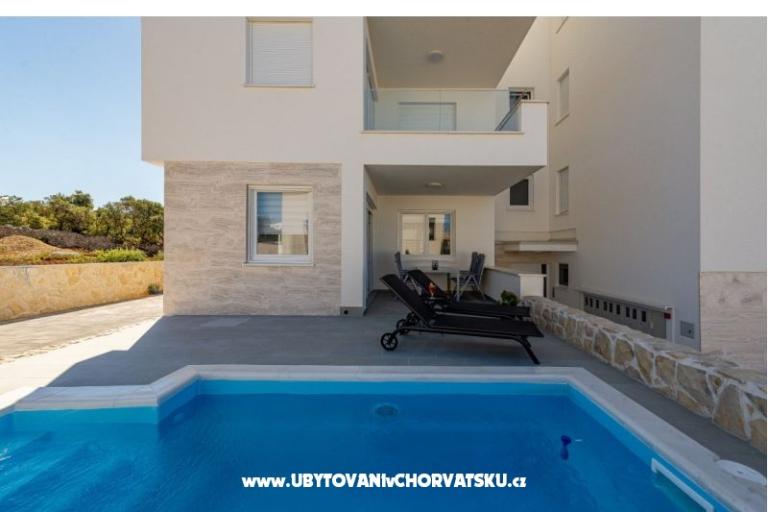 Dolphin view + pool by the beach – photo 3