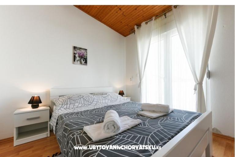 Apartment with pool and jacuzzi – photo 12