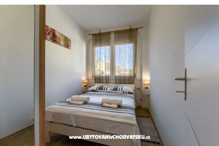 Apartment with pool and jacuzzi – photo 14