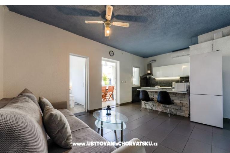 Apartment with pool and jacuzzi – photo 17