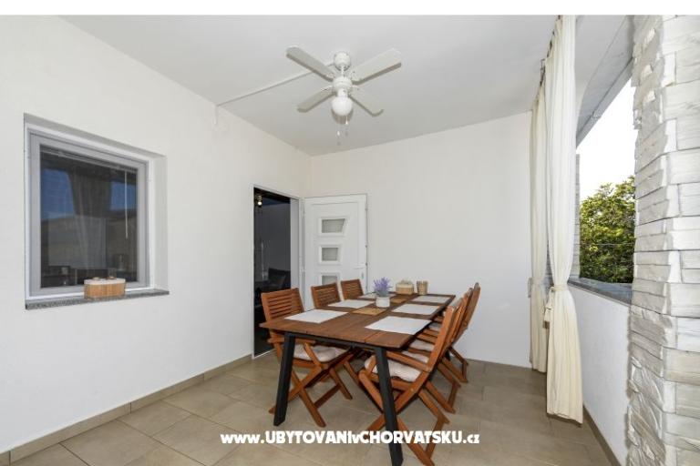 Apartment with pool and jacuzzi – photo 20