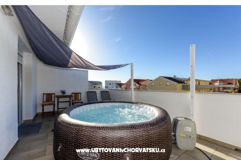 Apartment with pool and jacuzzi – photo 22