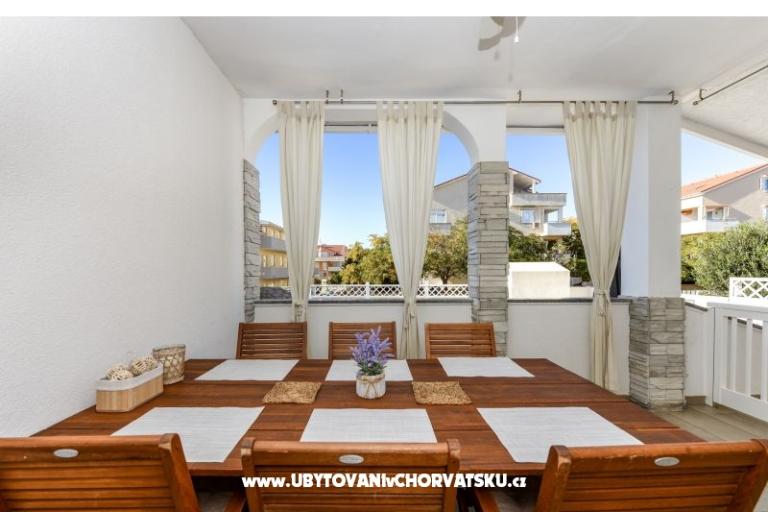 Apartment with pool and jacuzzi – photo 23