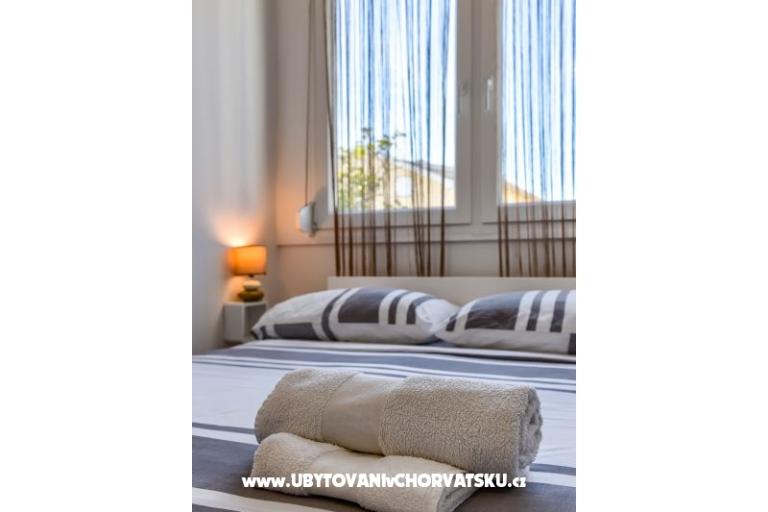 Apartment with pool and jacuzzi – photo 25