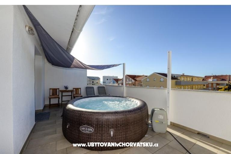 Apartment with pool and jacuzzi – photo 26