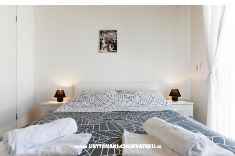 Apartment with pool and jacuzzi – photo 27