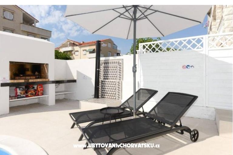 Apartment with pool and jacuzzi – photo 30