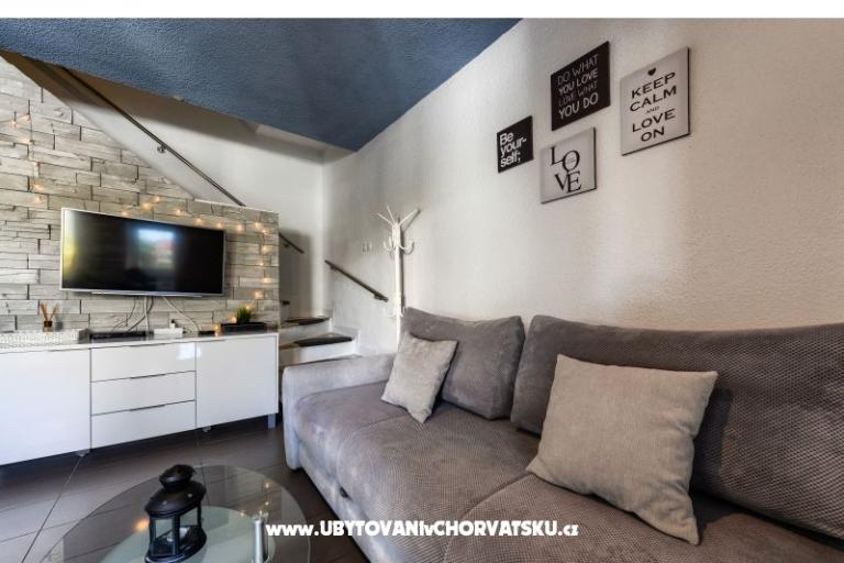 Apartment with pool and jacuzzi – photo 31