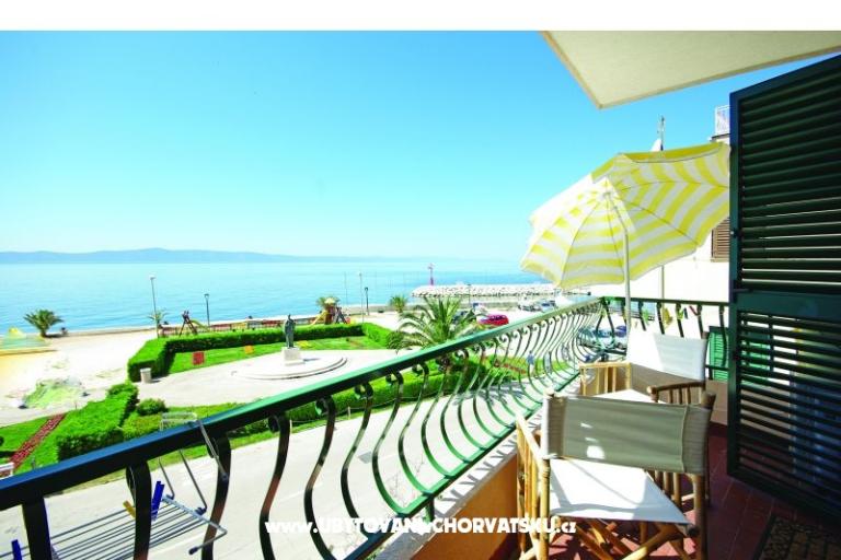 Seafront Studio Apartment + Balcony – photo 2
