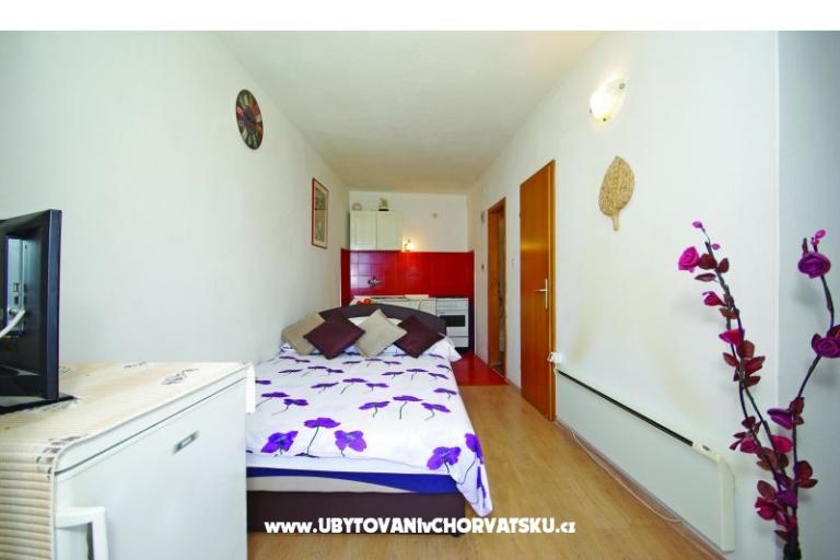 Seafront Studio Apartment + Balcony – photo 4
