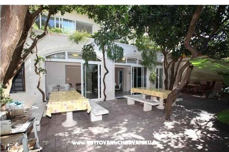 Apartments Lara – photo 2