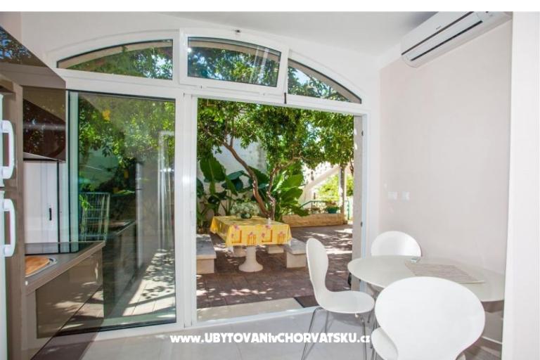 Apartments Lara – photo 8