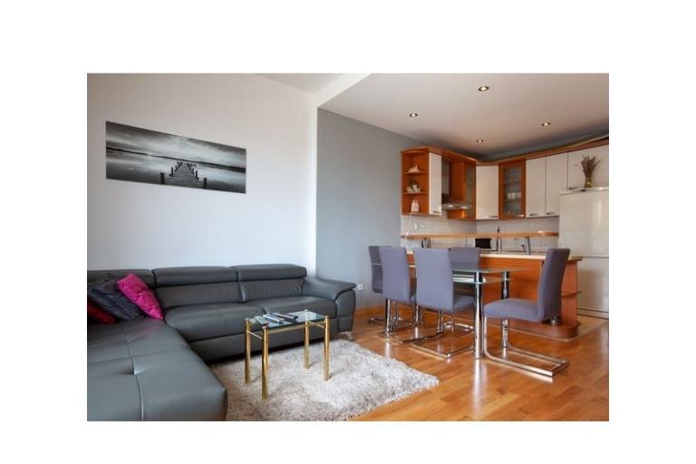 L&amp;L Apartment – photo 10