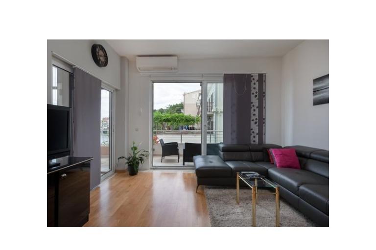 L&amp;L Apartment – photo 7