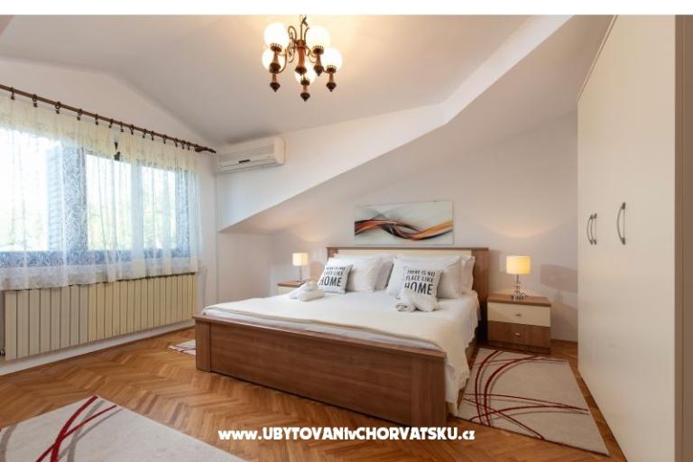 Wide Apartment with Pool  – photo 12