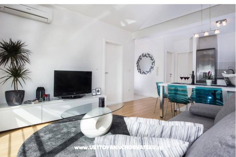 Bubbles Luxury Penthouse with jacuz – photo 12