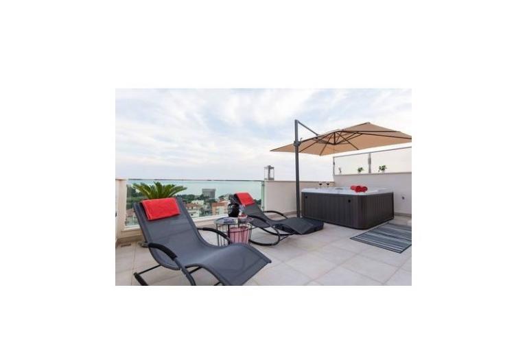 Bubbles Luxury Penthouse with jacuz – photo 17