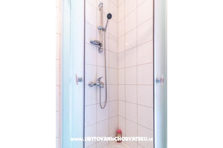 Holiday House Car – photo 10