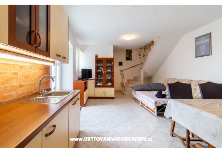 Holiday House Car – photo 15