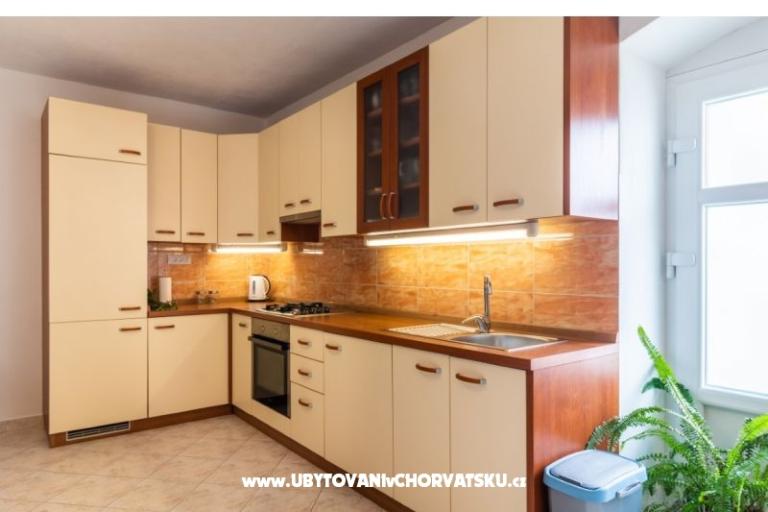 Holiday House Car – photo 17