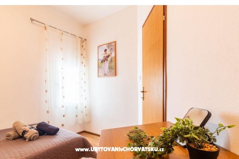 Holiday House Car – photo 7