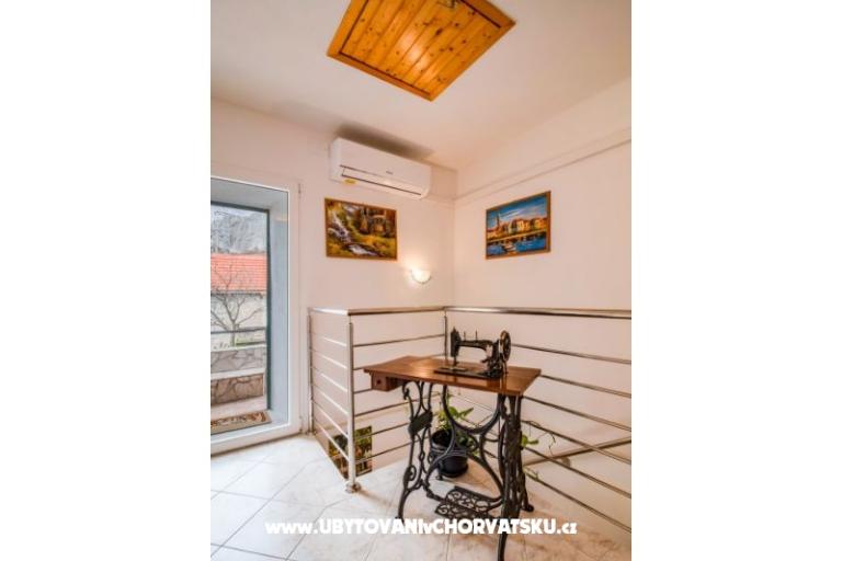 Holiday House Car – photo 9