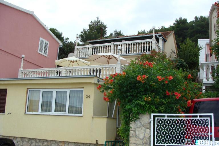 Apartments 7 m od mora – photo 2