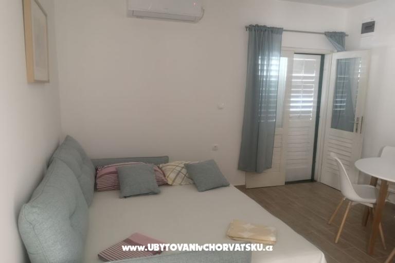 Apartments 10 metara od mora – photo 26