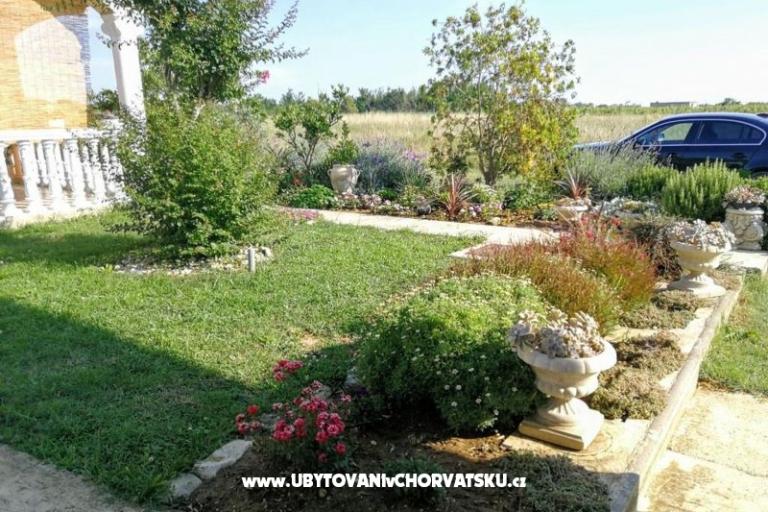 Family friendly Apt with a pool  – photo 12