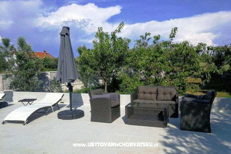 Family friendly Apt with a pool  – photo 3