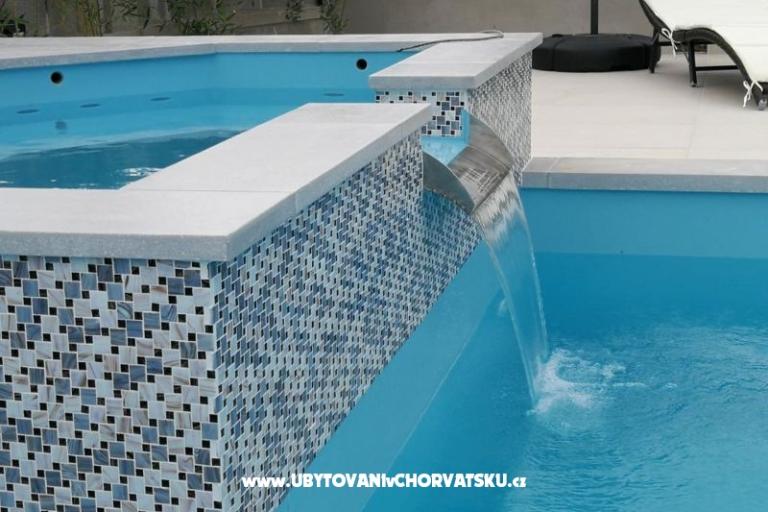 Family friendly Apt with a pool  – photo 4