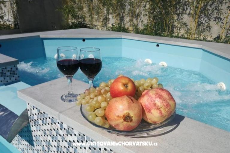 Family friendly Apt with a pool  – photo 5