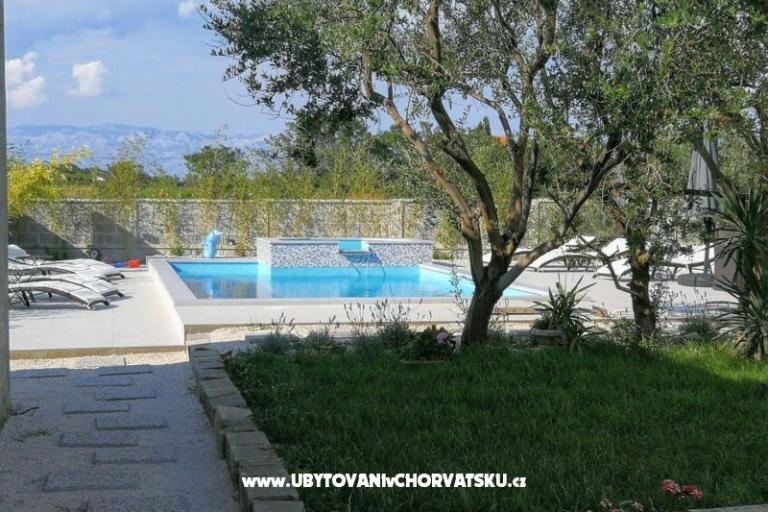 Family friendly Apt with a pool  – photo 9