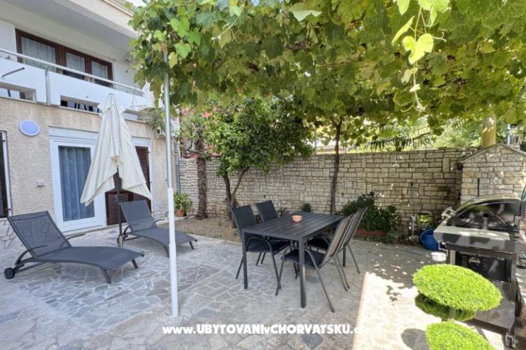 Flowers Apartments Pula – photo 4
