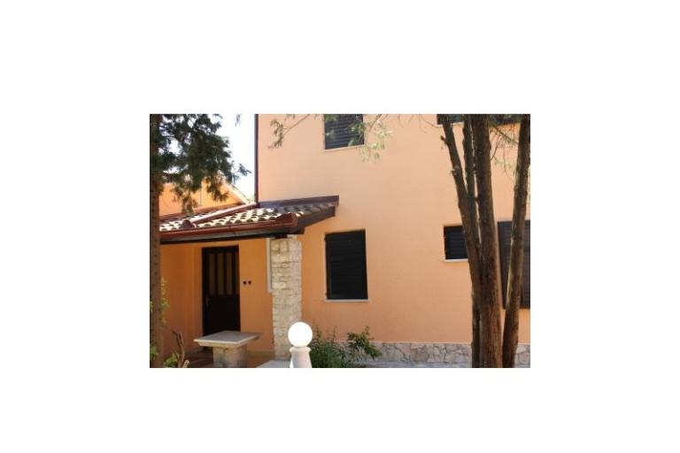 House with swimming pool – photo 11