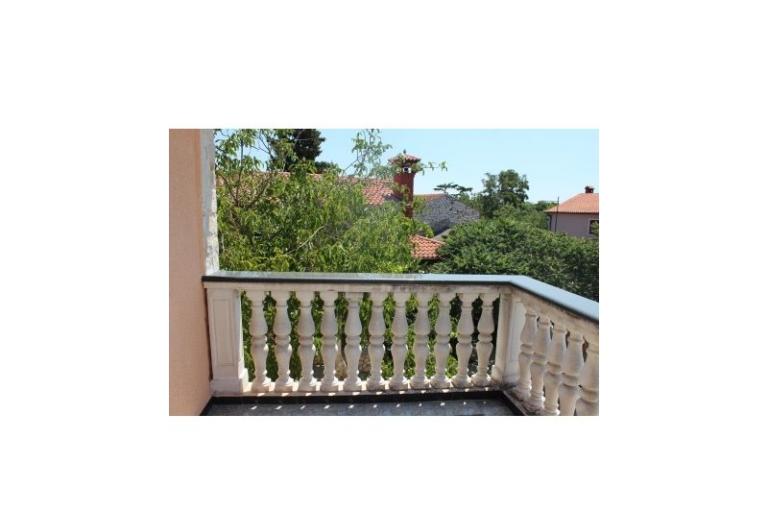 House with swimming pool – photo 12