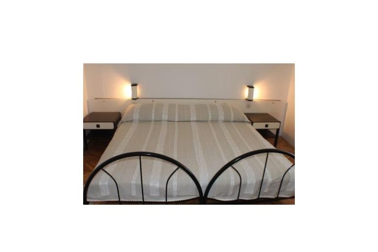 House with swimming pool – photo 16