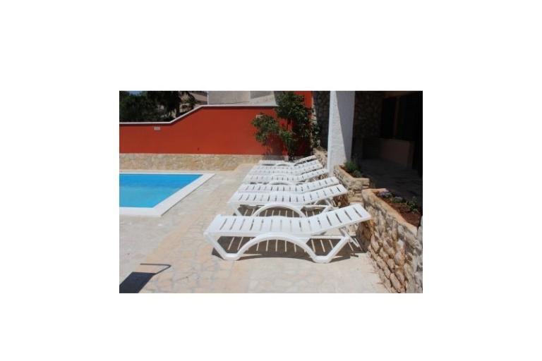 House with swimming pool – photo 2