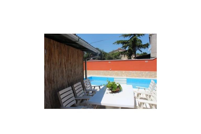 House with swimming pool – photo 8