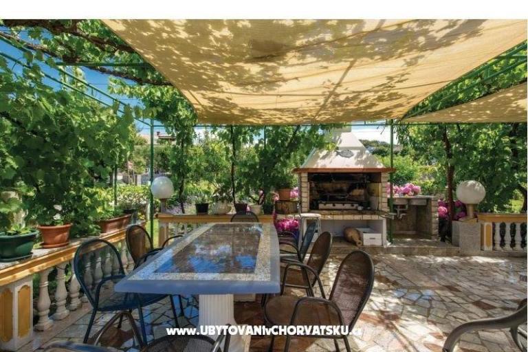 Apartments Lupić – photo 2