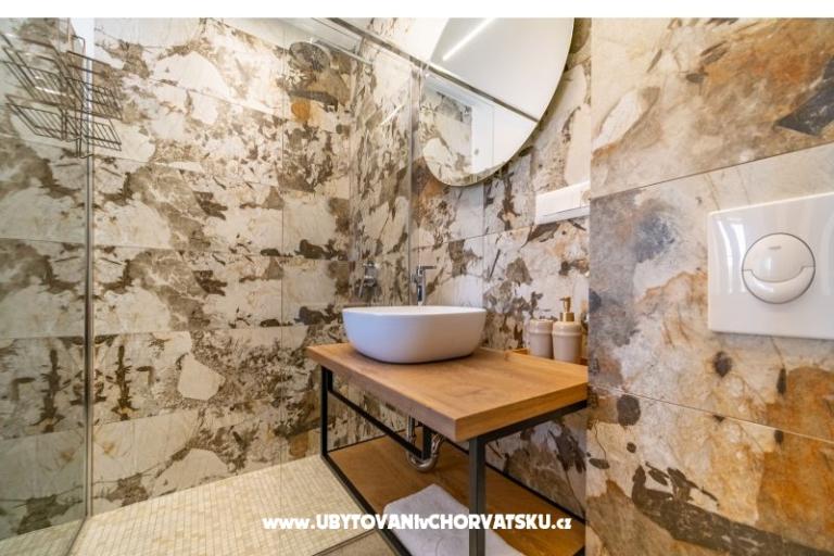 Riverside house pool jacuzi sauna – photo 14