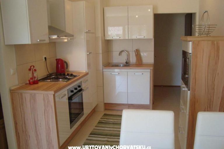 NEW AND MODERN WITH GARAGE PLACE – photo 2